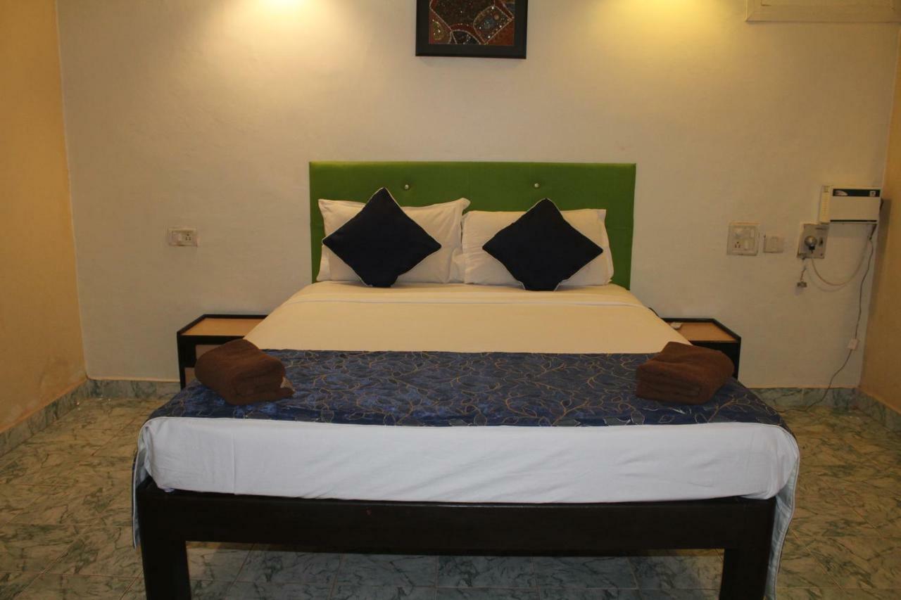 Dona Julia Beach Resort Calangute Exterior foto